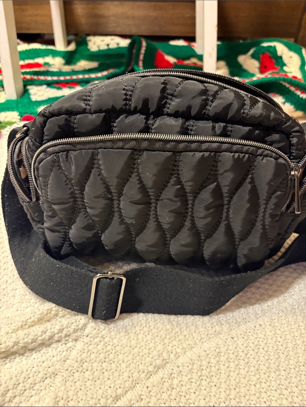 Source Unknown Black Quilted Crossbody with Wide Strap